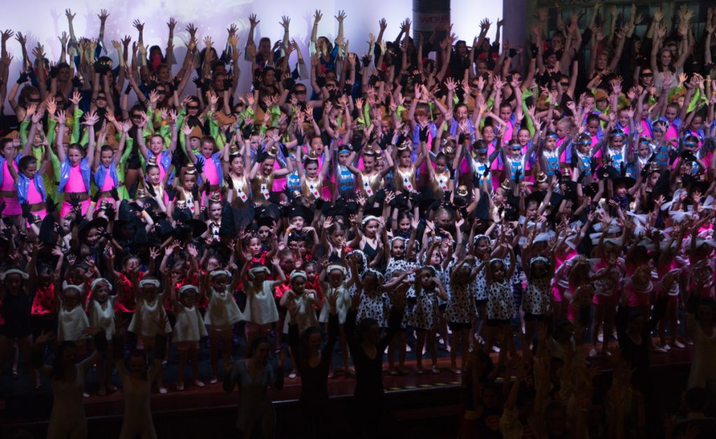 Festival de danza de la Escola de Dansa Esther Bosch con más de 1.400 alumnas en el escenario